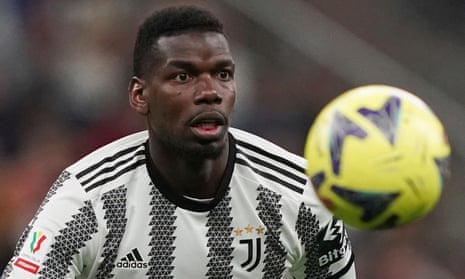 Paul Pogba keeps his eyes on the ball during a match between Inter Milan and Juventus on 26 April 2023