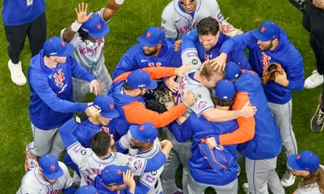 The Mets celebrate after beating the Brewers on Thursday night to advance to the NL Division Series.