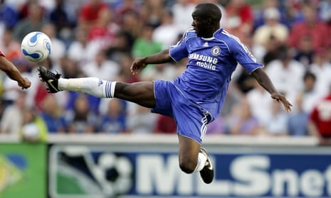 Lassana Diarra playing for Chelsea in 2006.