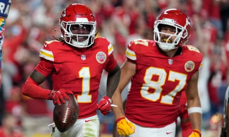 Kansas City Chiefs wide receiver Xavier Worthy (1) celebrates his touchdown with Travis Kelce